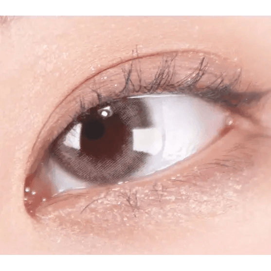 LensRang Credit Ash Brown — single-eye close-up showing the contact lens appearance