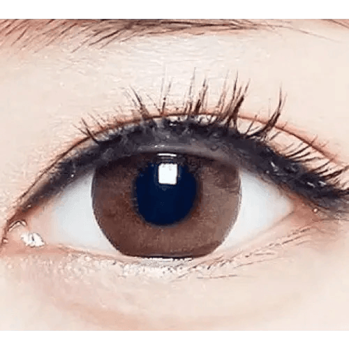 Olens Dali Extra Brown — single-eye close-up showing the contact lens appearance