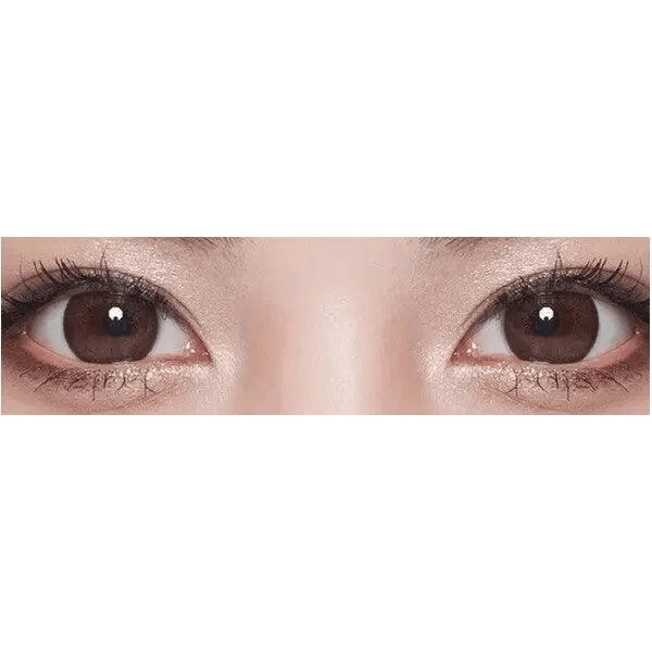 Olens Dali Extra Brown — both eyes wearing the contact lenses