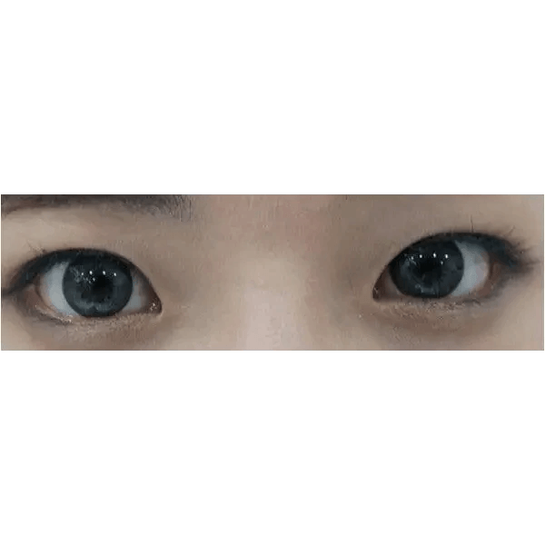 Olens Dali Extra Gray — both eyes wearing the contact lenses