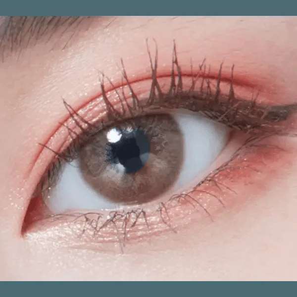 LensTown Dear MIMI Brown — single-eye close-up showing the contact lens appearance