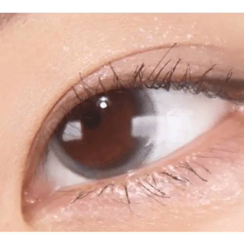 LensTown Elly Basic Black — single-eye close-up showing the contact lens appearance