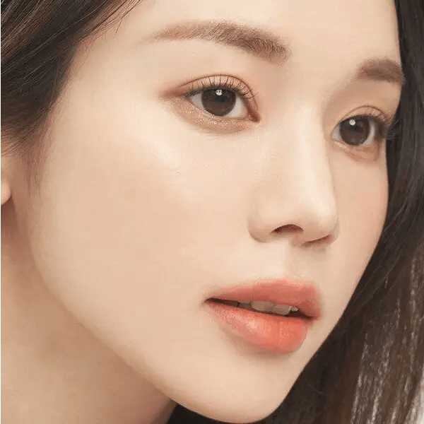 LensTown Elly Basic Black — model portrait showing the contact lens look