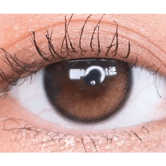 Olens Eyelighter Glowy 1Day Black (20p) — single-eye close-up showing the contact lens appearance