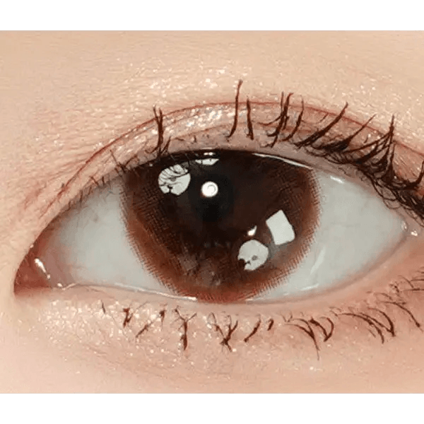 Olens Falling Brown — single-eye close-up showing the contact lens appearance