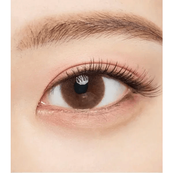 Olens Falling Brown — both eyes wearing the contact lenses