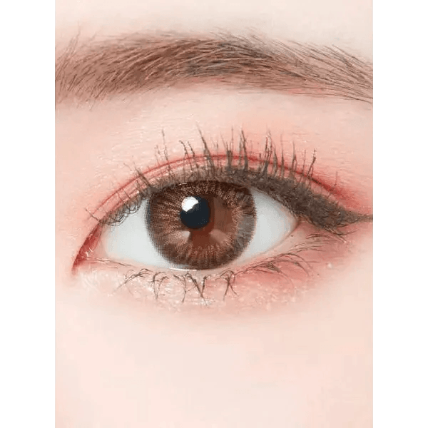 LensTown Fancia Gold Brown — single-eye close-up showing the contact lens appearance