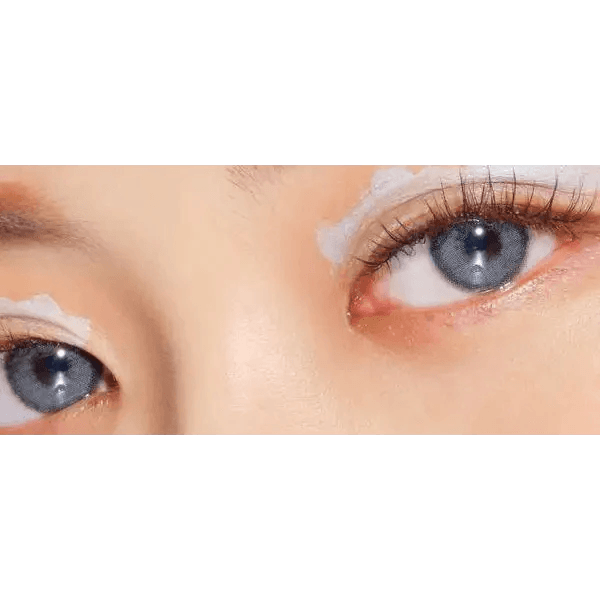 LensVery Funny Ann Wind Gray — both eyes wearing the contact lenses