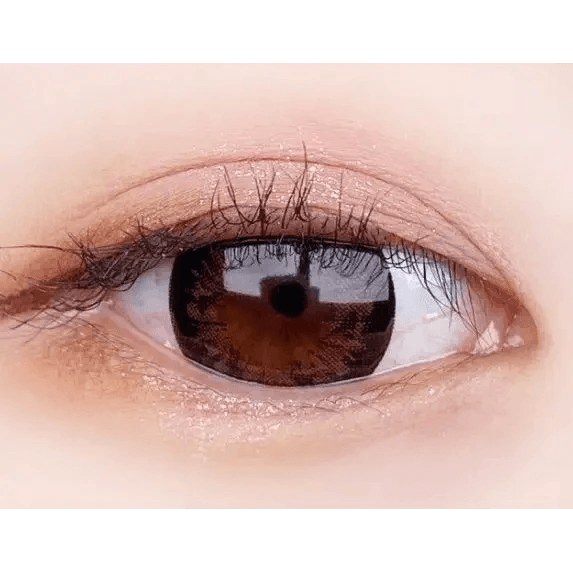 Olens Grang Grang Choco — single-eye close-up showing the contact lens appearance