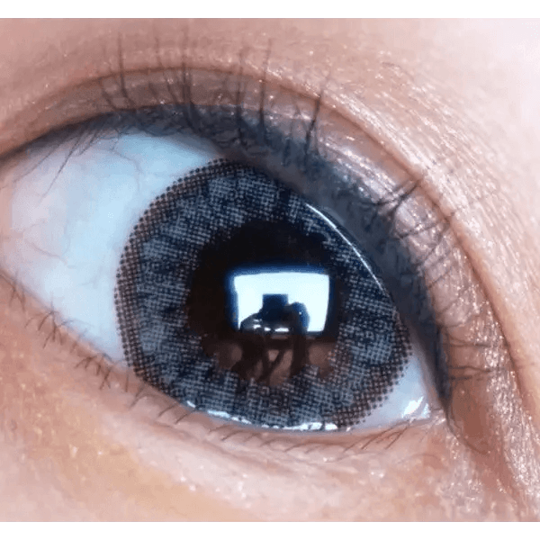 Olens Grang Grang Gray — single-eye close-up showing the contact lens appearance