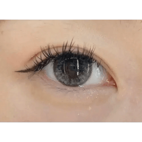 Olens Grang Grang Gray — single-eye close-up showing the contact lens appearance