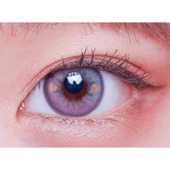 LensTown Hotto Strawberry Gray — single-eye close-up showing the contact lens appearance