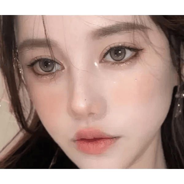 i-DOL Yurial Earl Gray — model portrait showing the contact lens look