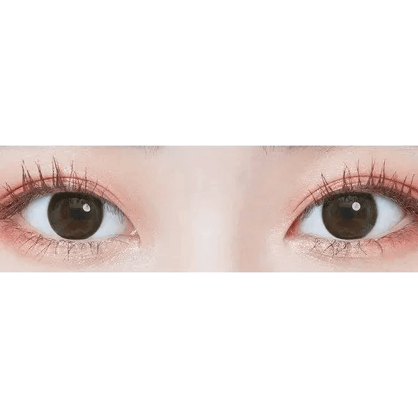 LensTown It's Natural Forest Green — both eyes wearing the contact lenses