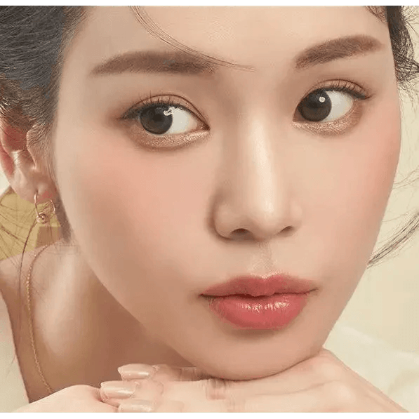 LensTown It's Natural Forest Green — model portrait showing the contact lens look