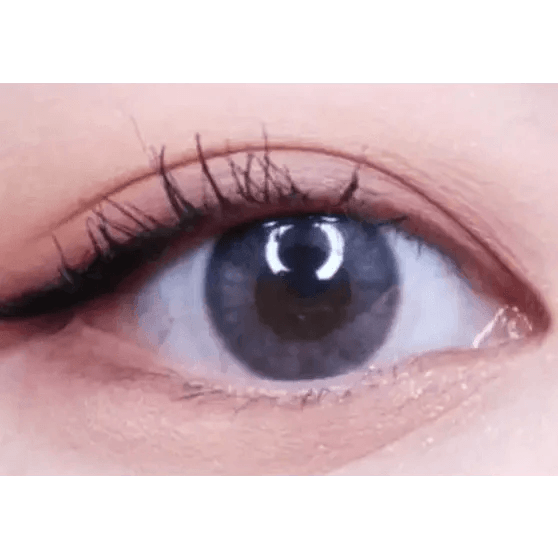 LensTown It's Water Gray (10p) — single-eye close-up showing the contact lens appearance