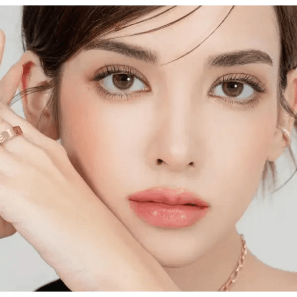 LensRang iWWi Celinay Brown — model portrait showing the contact lens look