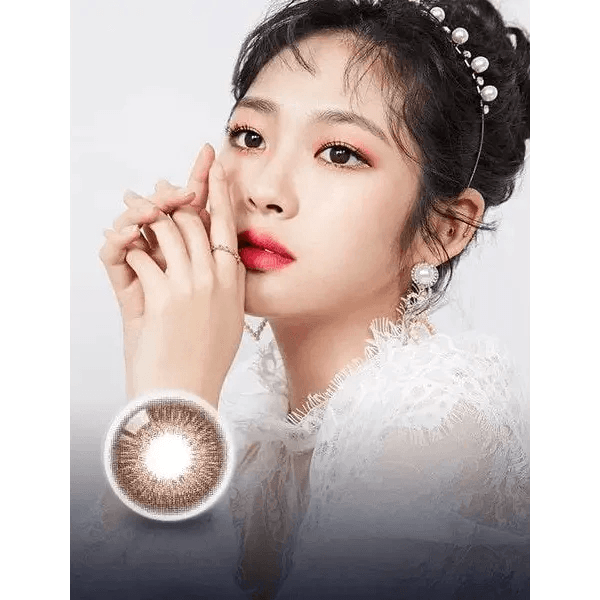 LensRang iWWi Hibiscus Brown — model portrait showing the contact lens look