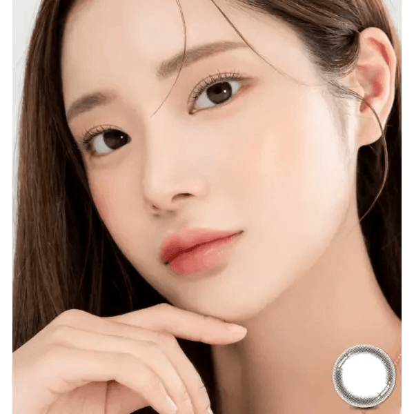 LensRang iWWi Iwwing Black — model portrait showing the contact lens look