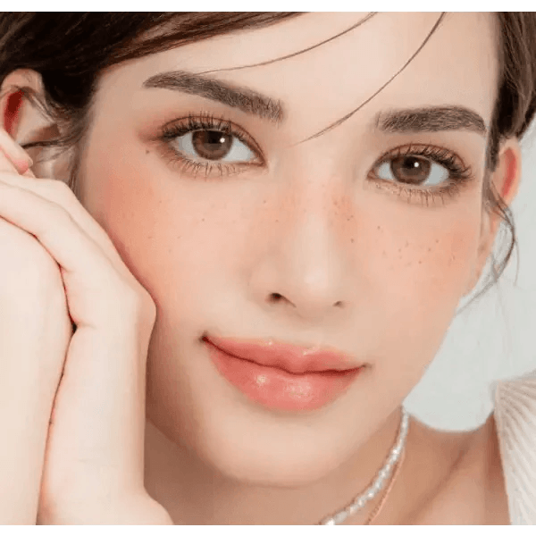 LensRang iWWi Iwwinka Brown — model portrait showing the contact lens look