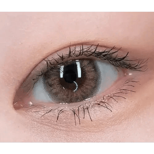 LensRang iWWi Iwwinka Hazel — single-eye close-up showing the contact lens appearance