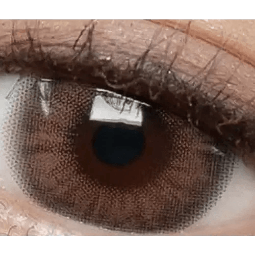 LensRang iWWi Iwwinka Hazel — single-eye close-up showing the contact lens appearance