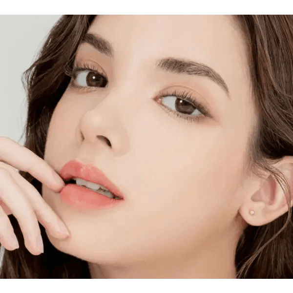 LensRang iWWi Puella Brown — model portrait showing the contact lens look