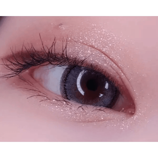 LensRang Sharing Gray — single-eye close-up showing the contact lens appearance