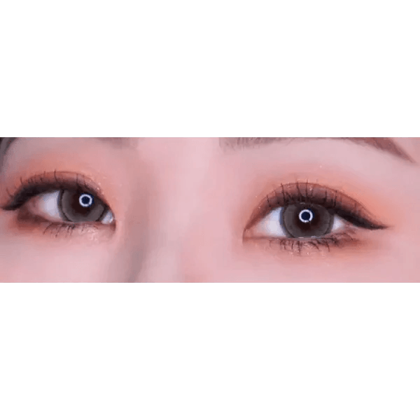 LensRang Sharing Gray — both eyes wearing the contact lenses