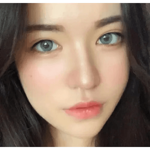 LensRang Iwwitch Blue — model portrait showing the contact lens look