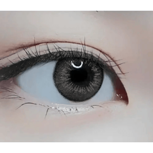 LensRang Iwwitch Brown — single-eye close-up showing the contact lens appearance