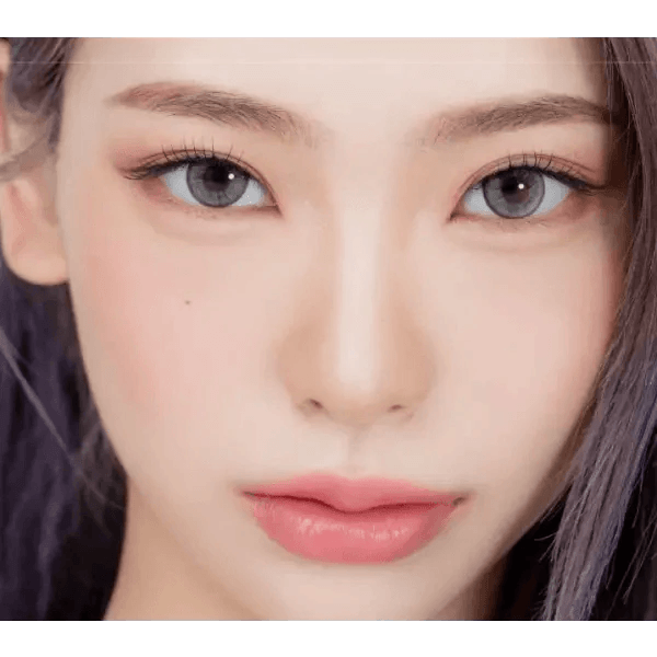 LensRang Iwwitch Up Gray — model portrait showing the contact lens look