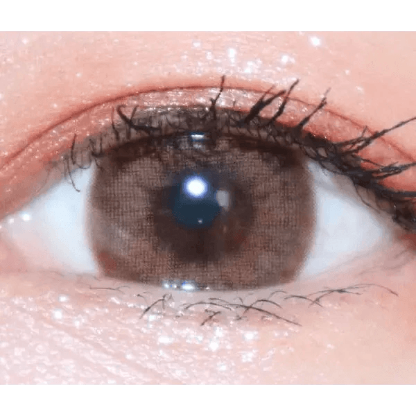 LensTown Kakao Friends Apeach Brown — single-eye close-up showing the contact lens appearance