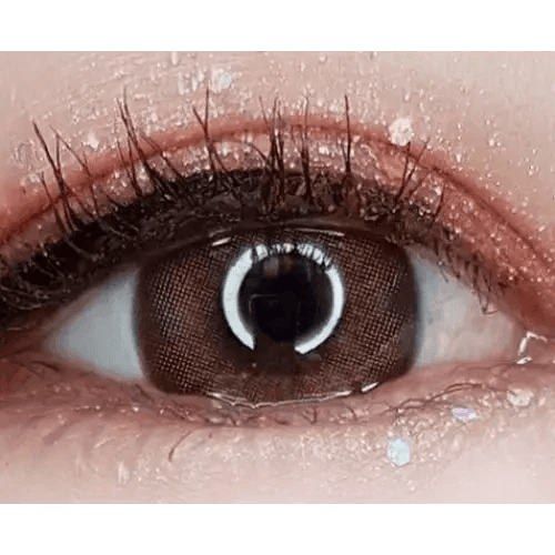 LensTown Kakao Friends Apeach Brown — single-eye close-up showing the contact lens appearance