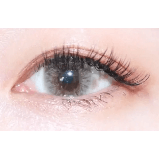 LensTown Kiralet Brown Toric — single-eye close-up showing the contact lens appearance