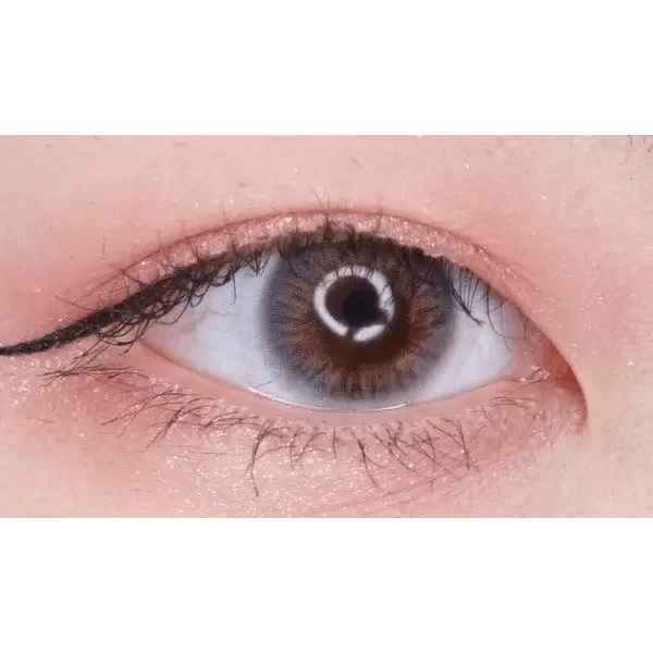 LensTown Kiralet Gray Toric — single-eye close-up showing the contact lens appearance
