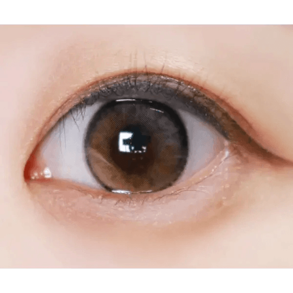 Olens Laboum Brown colored contact lens, 13.4mm graphic diameter, 3-6 Months wear