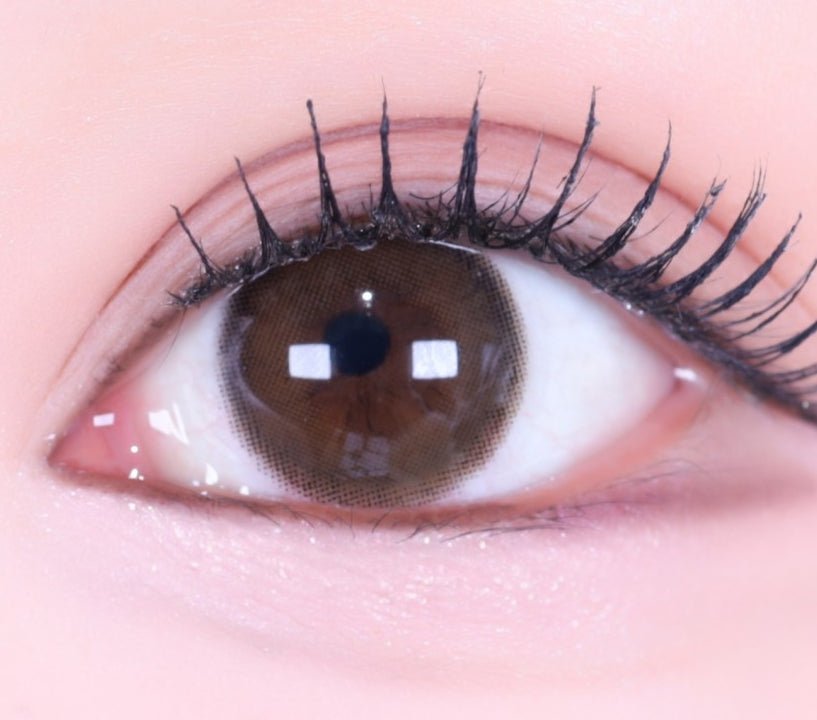 LensRang Comely Choco — single-eye close-up showing the contact lens appearance
