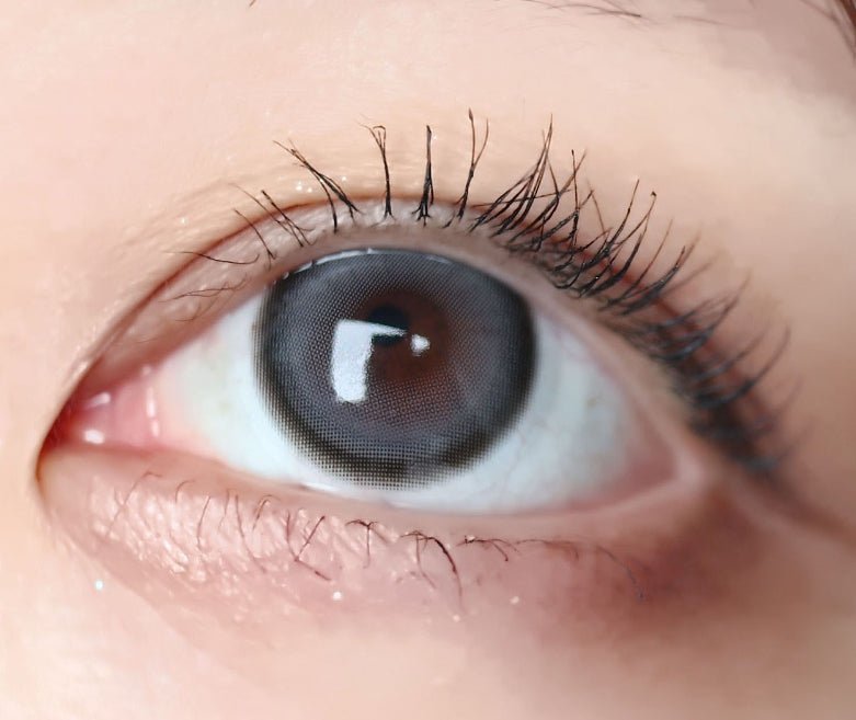 LensTown It's Me Coco Gray colored contact lens, 13.4mm graphic diameter, Monthly wear