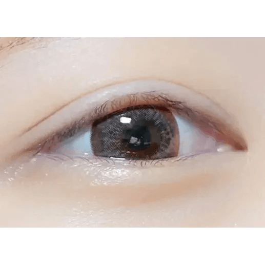 LensTown Silimedi Palm Brown — single-eye close-up showing the contact lens appearance