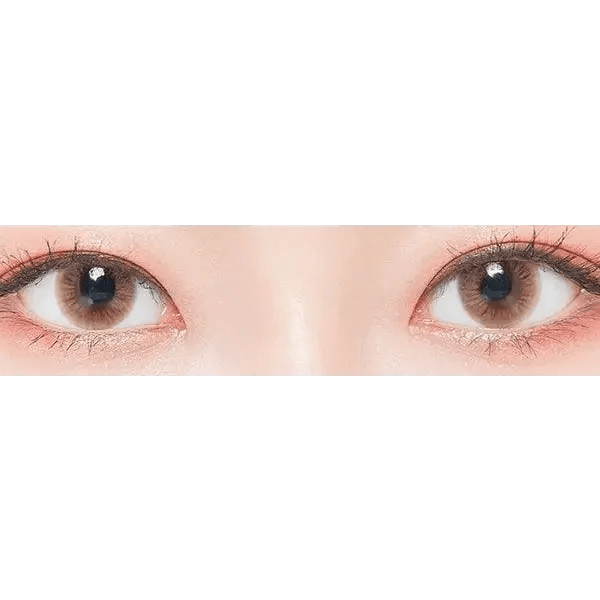 LensTown Sweet Pong Brown — both eyes wearing the contact lenses