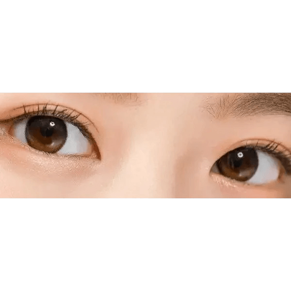 LensTown Tobetter Black 1day (10p) — both eyes wearing the contact lenses
