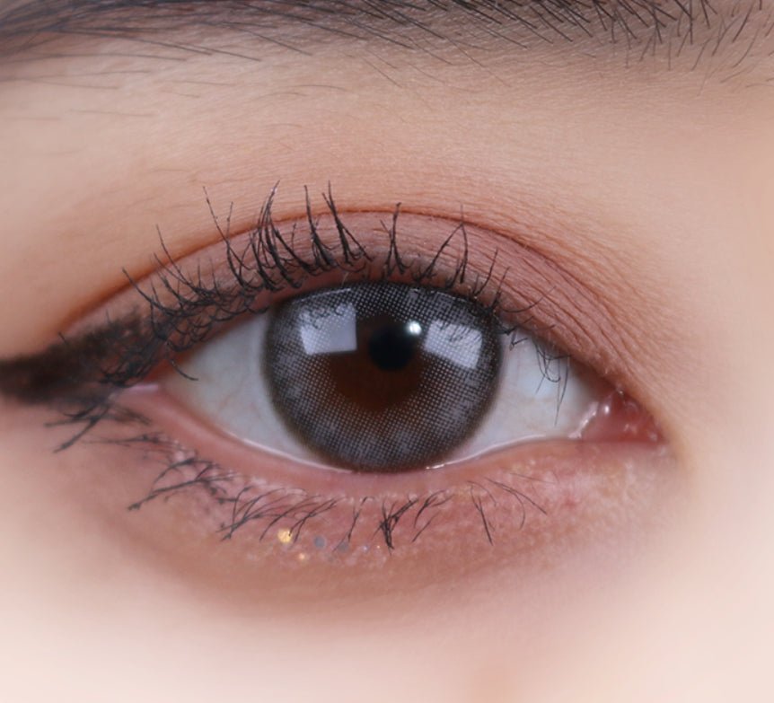 LensVery Blurry Dusty Gray colored contact lens, 13.3mm graphic diameter, Monthly wear