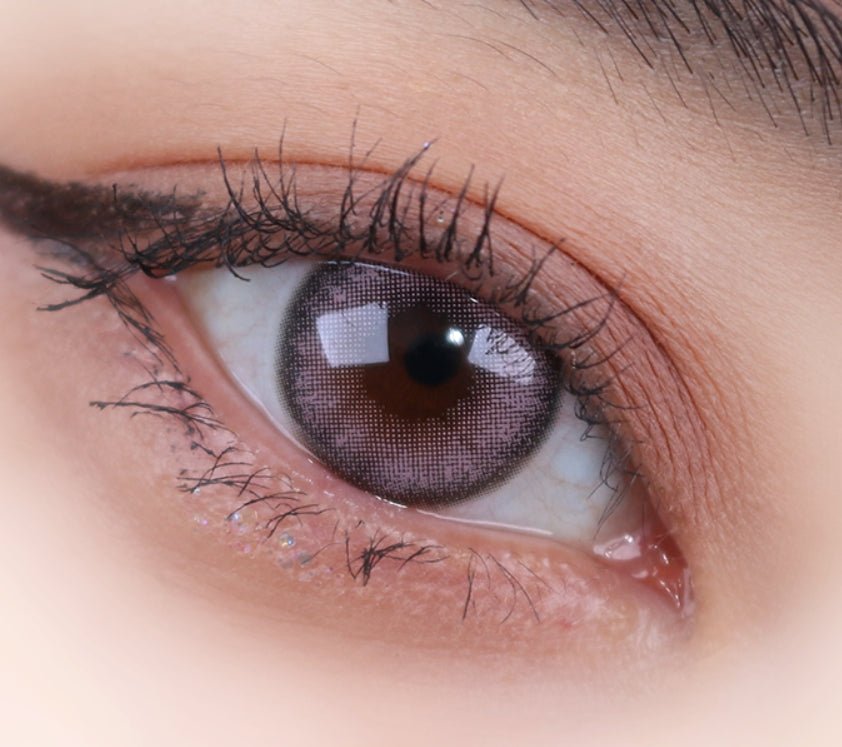 LensVery Blurry Powder Pink colored contact lens, 13.3mm graphic diameter, Monthly wear