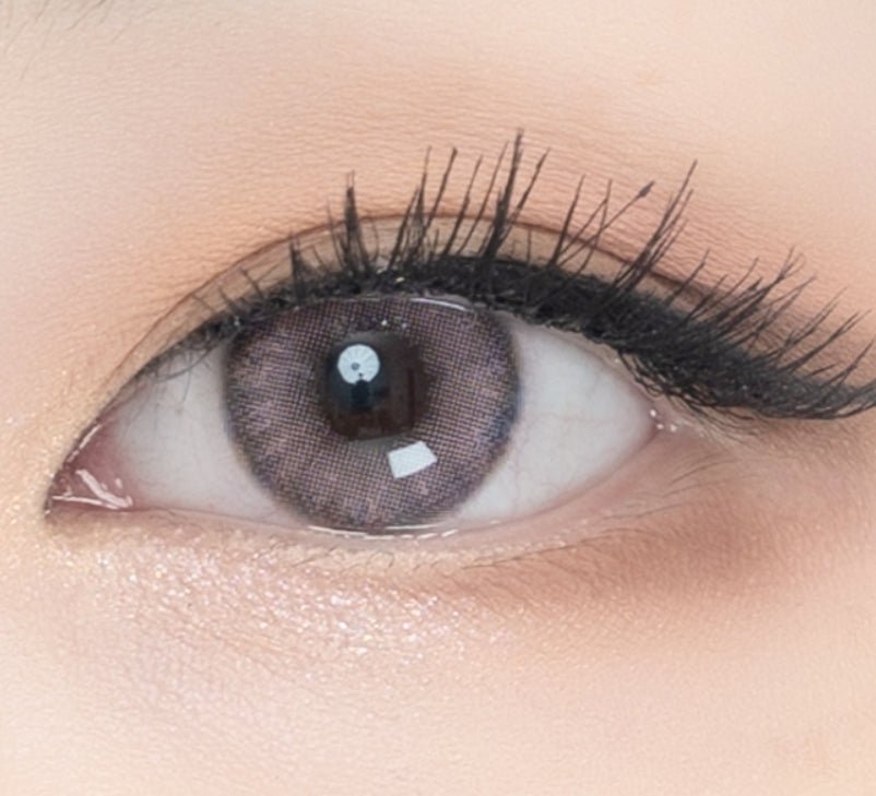 LensVery Blurry Powder Pink colored contact lens, 13.3mm graphic diameter, Monthly wear