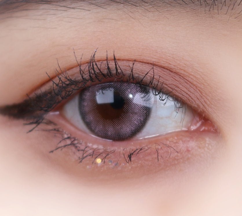 LensVery Blurry Powder Pink colored contact lens, 13.3mm graphic diameter, Monthly wear