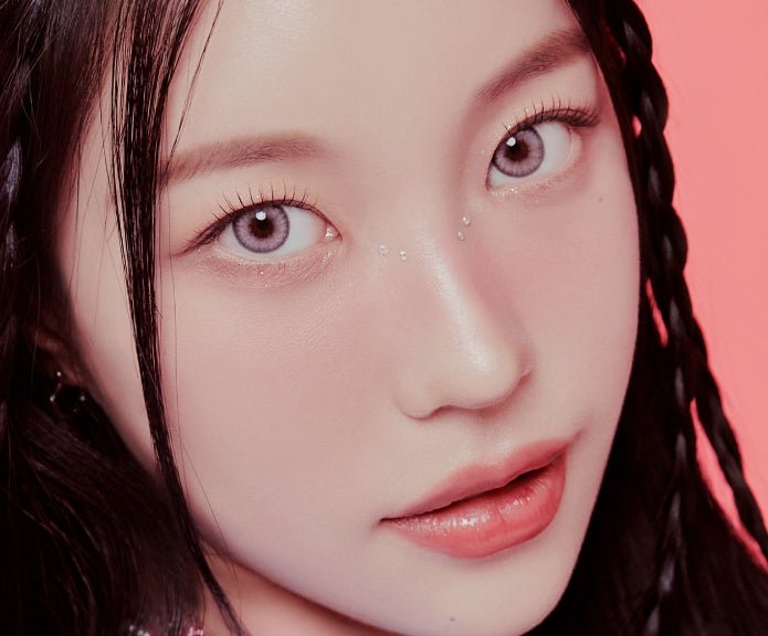 LensVery Blurry Powder Pink colored contact lens, 13.3mm graphic diameter, Monthly wear