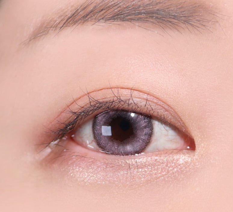 LensVery Blurry Powder Pink colored contact lens, 13.3mm graphic diameter, Monthly wear