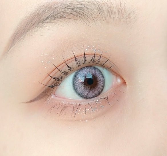 LensVery Blurry Powder Pink colored contact lens, 13.3mm graphic diameter, Monthly wear