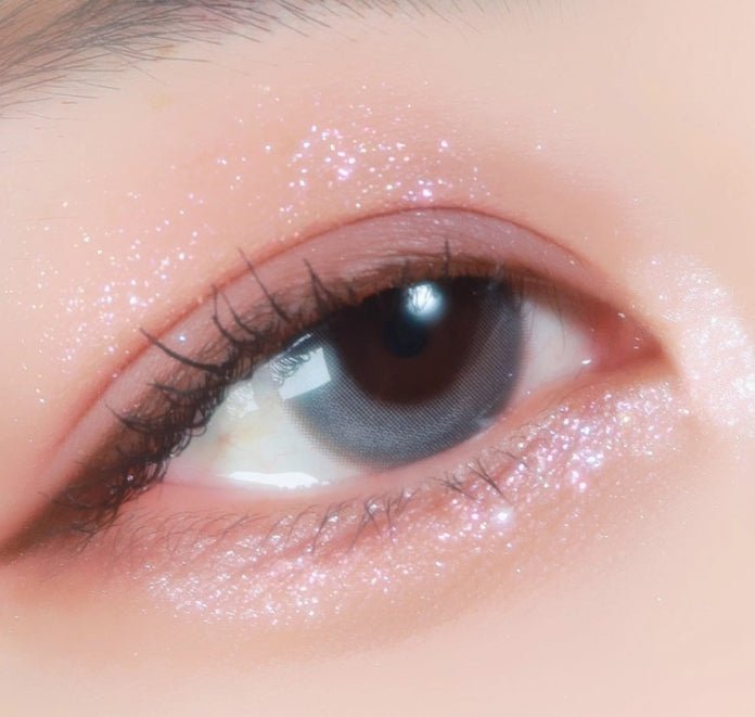 LensVery Rose Moon Cotton Gray colored contacts - on-eye close-up showing the color and design